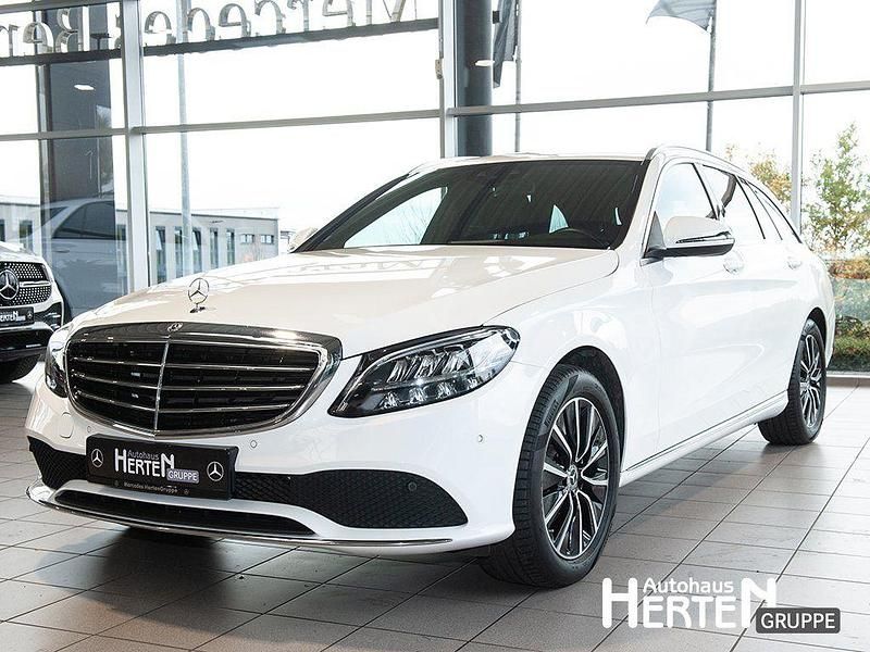 Weiß Gebraucht 2021 Mercedes C180 Avantgarde Limousine | 27.900 € (Guter Preis) - Bild 1/4