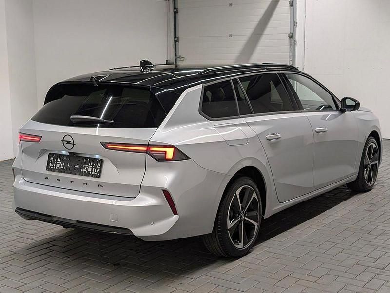 Neu Opel Astra 131 PS (96 kW) 2026 Kristallsilber met. Kombi