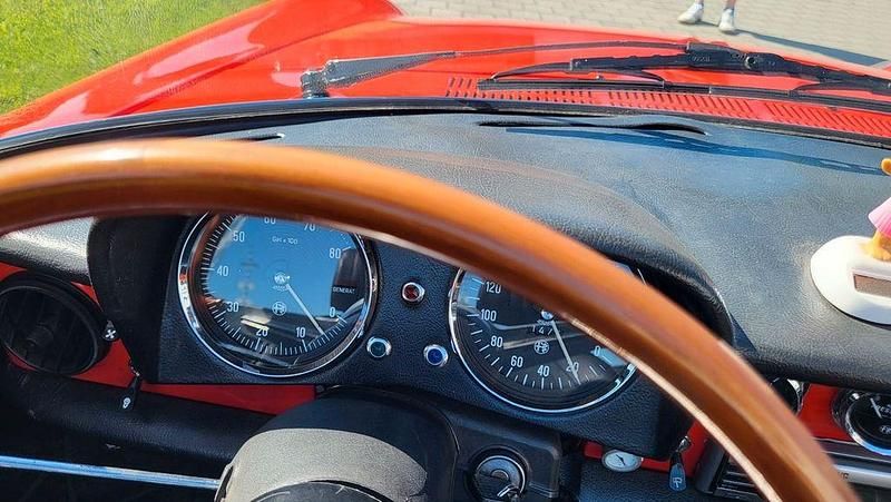 Gebraucht Alfa Romeo Spider 109 PS (80 kW) 1975 Rot Cabrio