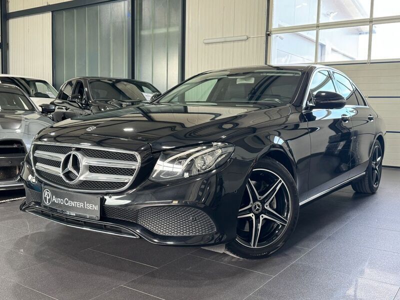 Obsidianschwarz metalliclack Gebraucht 2017 Mercedes E250 AMG Limousine | 29.880 € (Etwas zu teuer) - Bild 1/4