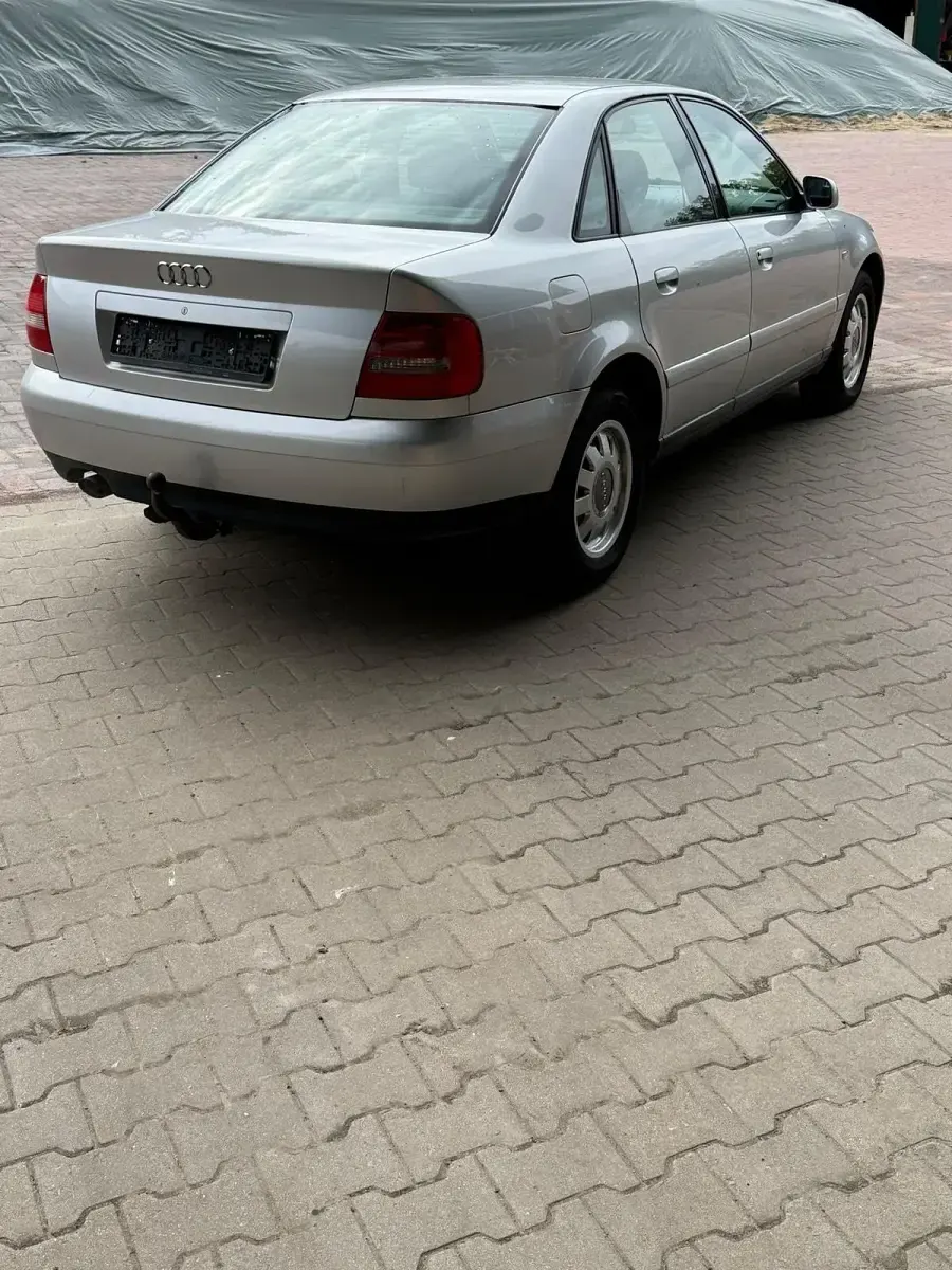 Gebraucht Audi A4 Basis 2000 Silber Limousine