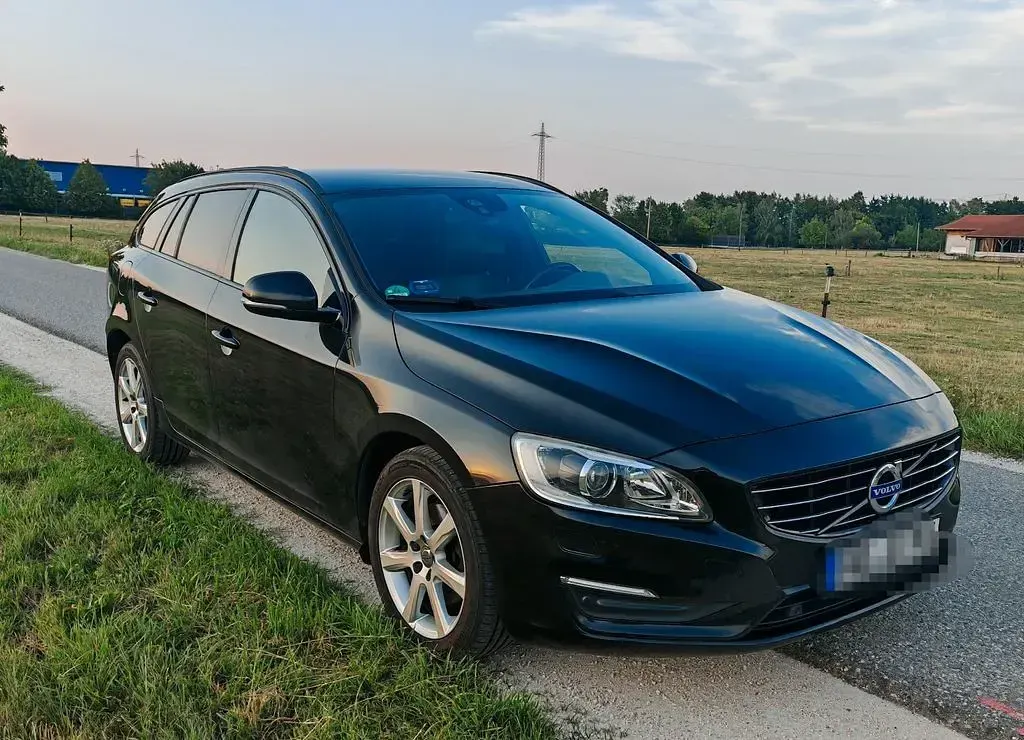 Gebraucht Volvo V60 Linje Svart 150 PS (110 kW) 2016 Schwarz Kombi