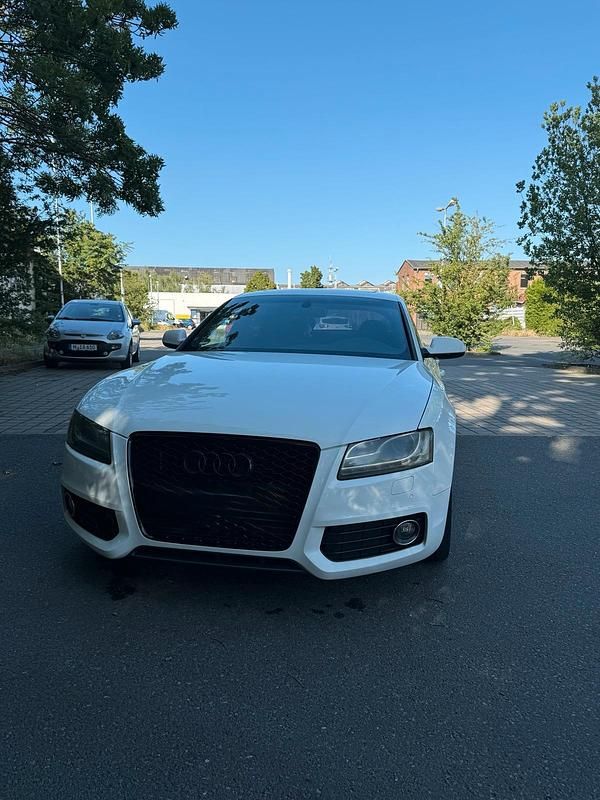 Weiß Gebraucht 2011 Audi A5 S-Line Limousine | 12.000 € (Guter Preis) - Bild 1/4