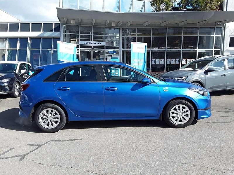 Neu Kia Ceed Vision 140 PS (102 kW) 2025 Blue flame metallic Kleinwagen