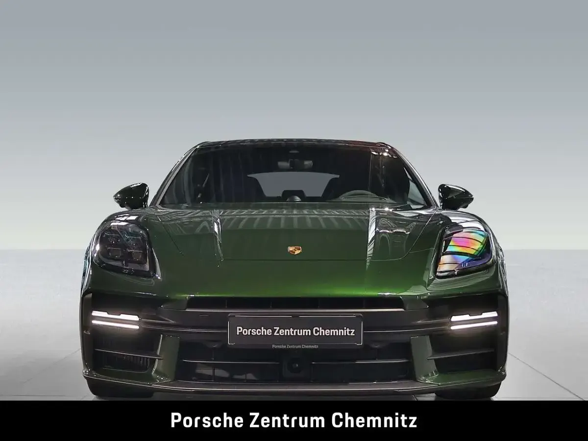 Gebraucht Porsche Panamera 544 PS (400 kW) 2024 Grün Kleinwagen