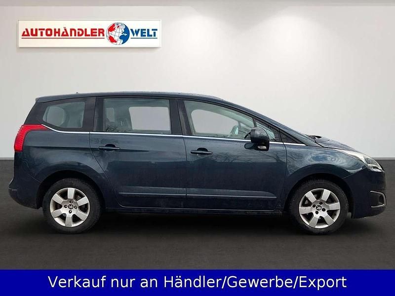 Gebraucht Peugeot 5008 Active 114 PS (83 kW) 2015 Blau Kombi