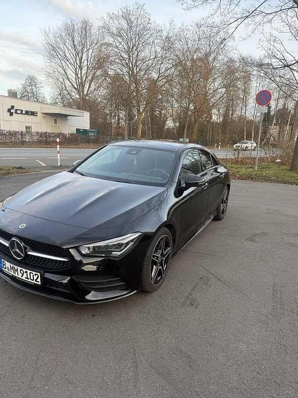Schwarz Gebraucht 2022 Mercedes CLA220 Limousine | 37.000 € (Teuer) - Bild 1/4