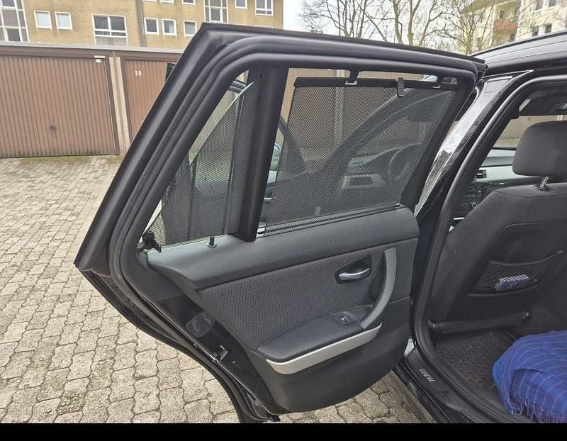 Second-hand BMW 318 143 CP (105 kW) 2011 Negru Break