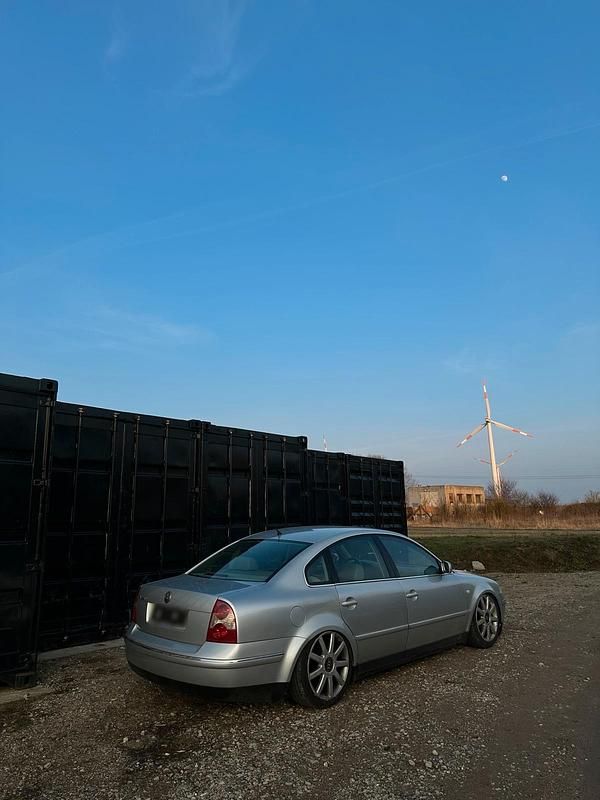 Second-hand VW Passat 131 CP (96 kW) 2000 Argintiu Berlinǎ
