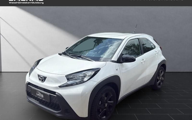 Weiß Gebraucht 2024 Toyota Aygo Business Edition Kleinwagen | 16.990 € (Fairer Preis) - Bild 1/4