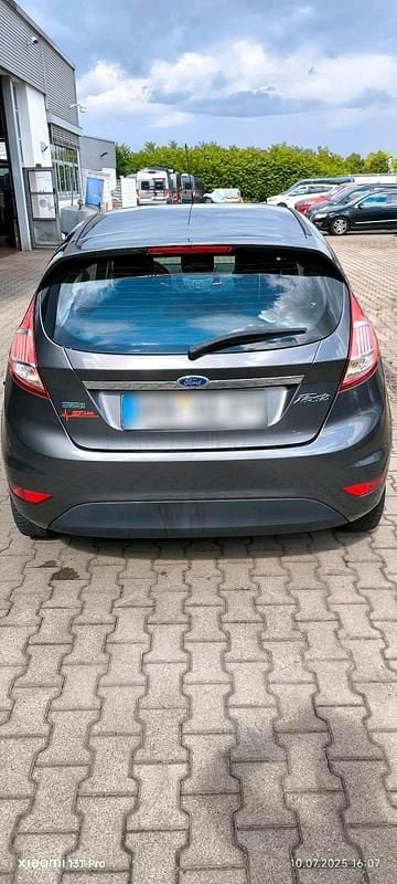 Gebraucht Ford Fiesta 140 PS (102 kW) 2016 Grau Limousine
