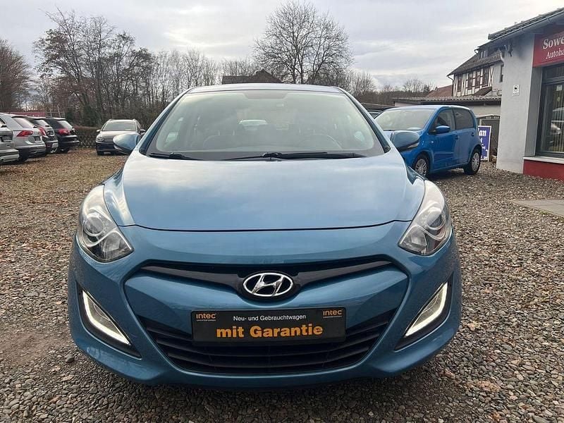Blau Gebraucht 2013 Hyundai i30 Trend Limousine | 8.900 € (Fairer Preis) - Bild 1/4