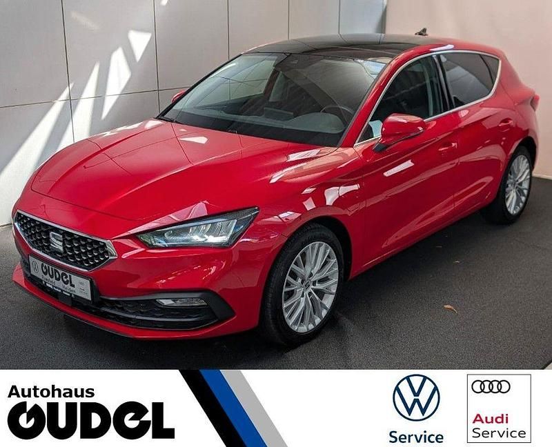 Pure red Gebraucht 2022 Seat Leon XCELLENCE Limousine | 20.540 € (Guter Preis) - Bild 1/4