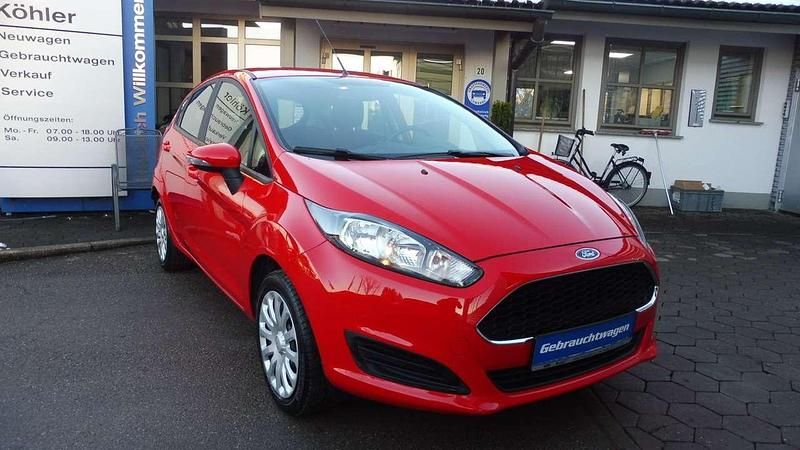 Racerot Gebraucht 2016 Ford Fiesta Trend Limousine | 8.900 € (Etwas zu teuer) - Bild 1/4