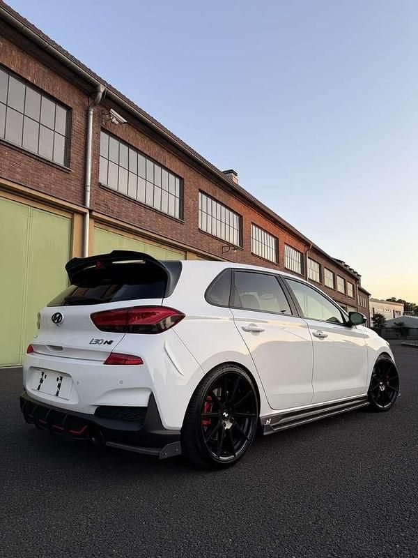 Weiß Gebraucht 2018 Hyundai i30 N Performance Limousine | 19.500 € (Fairer Preis) - Bild 1/4