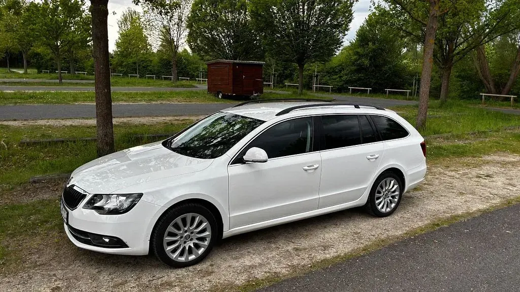 Gebraucht Skoda Superb Exclusive 140 PS (102 kW) 2013 Weiß Kombi