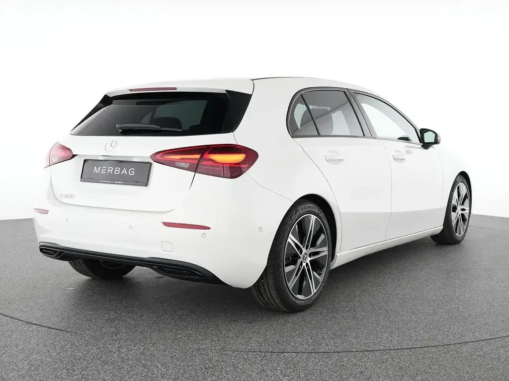 Gebraucht Mercedes A200 Advanced 163 PS (119 kW) 2025 Weiß Limousine