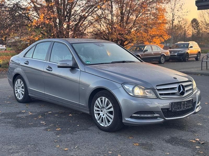 Silber Gebraucht 2011 Mercedes C200 Limousine | 10.990 € (Fairer Preis) - Bild 1/4