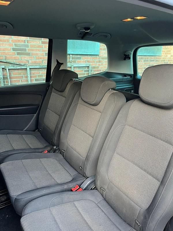 Second-hand VW Sharan 140 CP (102 kW) 2012 Negru Monovolum