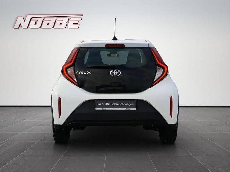 Gebraucht Toyota Aygo X X-play 72 PS (52 kW) 2024 Weiß SUV