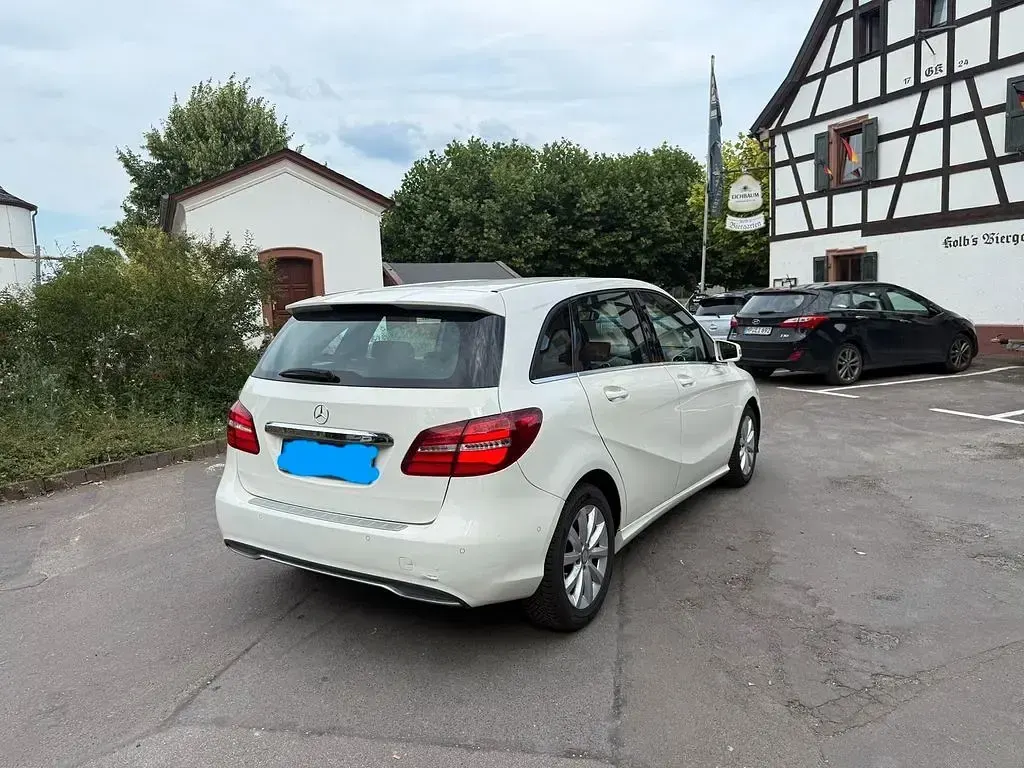 Gebraucht Mercedes B180 122 PS (89 kW) 2017 Weiß Kleinwagen