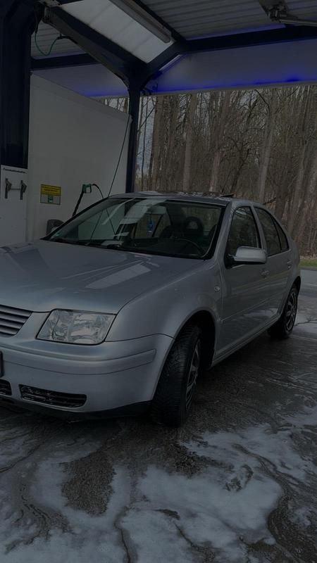 Second-hand VW Bora 110 CP (80 kW) 2000 Gri Berlinǎ