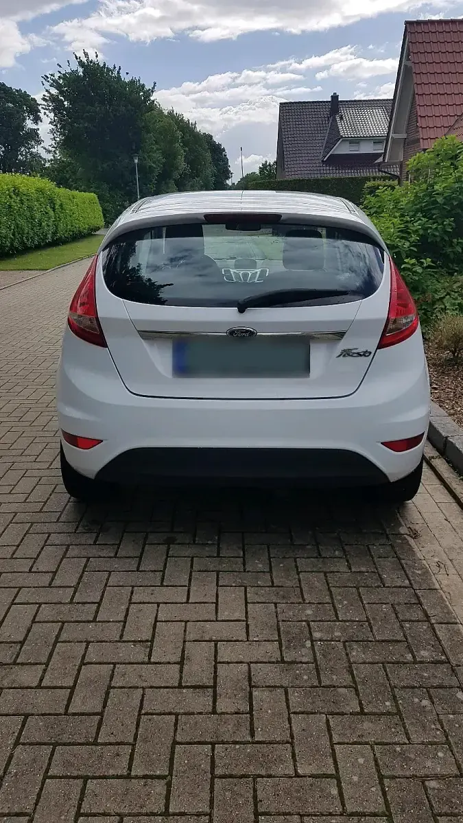 Gebraucht Ford Fiesta Titanium 95 PS (69 kW) 2011 Weiß Limousine
