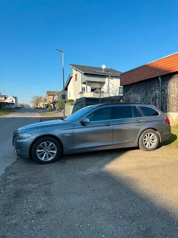 Gebraucht BMW 520 184 PS (135 kW) 2011 Grau Kombi