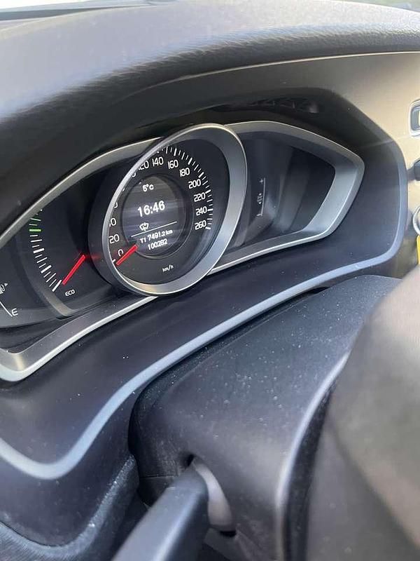 Gebraucht Volvo V40 Kinetic 152 PS (111 kW) 2018 Limousine