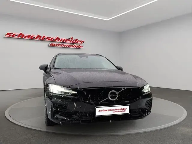 Neu Volvo V60 Business Edition 455 PS (334 kW) 2026 Onyx black metallic Kombi