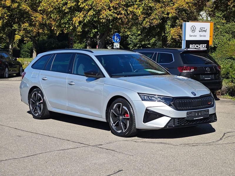 Silber Gebraucht 2024 Skoda Octavia RS Limousine | 37.700 € (Fairer Preis) - Bild 1/4