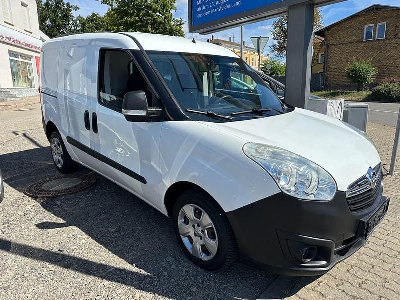 Weiß Gebraucht 2012 Opel Combo Van / Kleinbus | 3.899 € (Fairer Preis) - Bild 1/4