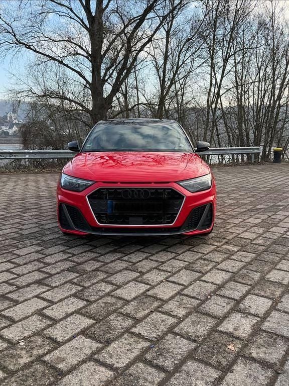 Rot Gebraucht 2018 Audi A1 Sportback S-Line Kleinwagen | 21.000 € (Fairer Preis) - Bild 1/4