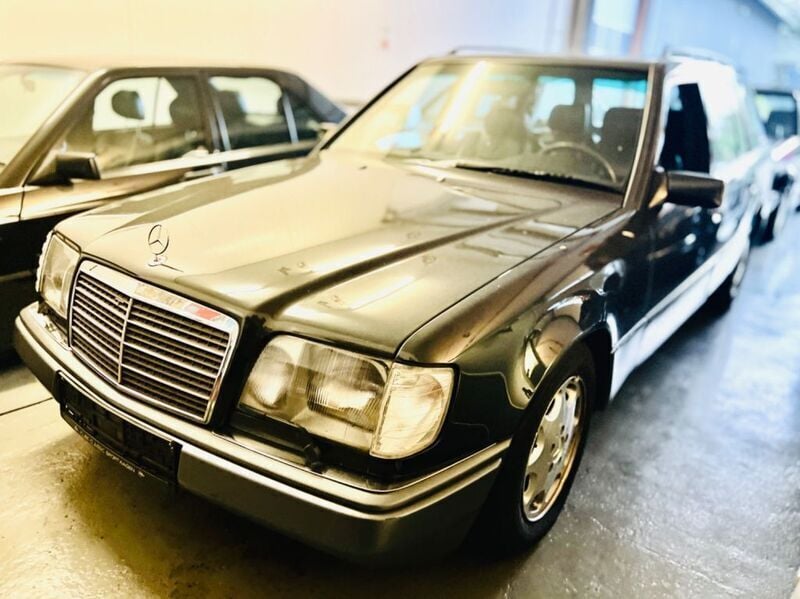 Gebraucht Mercedes E36 AMG AMG 272 PS (200 kW) 1993 Schwarz Limousine