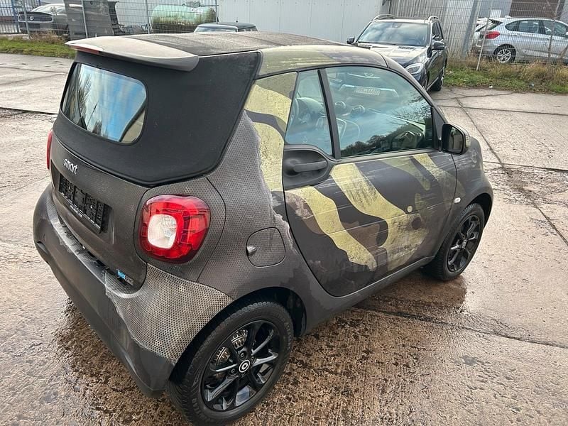 Gebraucht Smart ForTwo Cabrio Basis 90 PS (66 kW) 2019 Weiß Cabrio