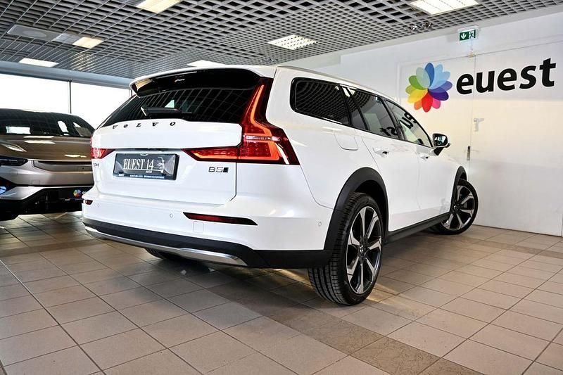 Gebraucht Volvo V60 CC Ultimate 250 PS (183 kW) 2024 Weiß Kombi