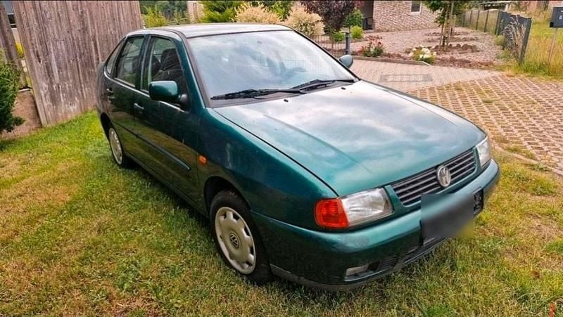 Grün Gebraucht 1998 VW Polo Classicline Limousine | 1.149 € (Guter Preis) - Bild 1/4