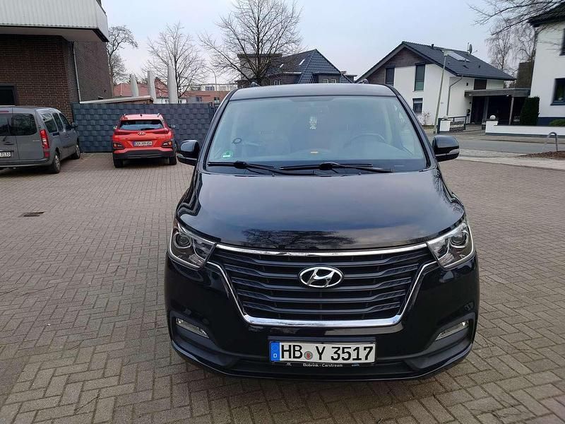 Gebraucht Hyundai H-1 170 PS (125 kW) 2017 Schwarz Van / Kleinbus