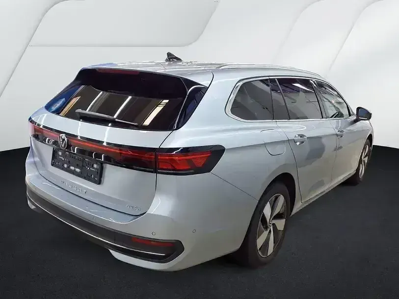 Gebraucht VW Passat Business 150 PS (110 kW) 2025 Oyster silver metallic Kombi