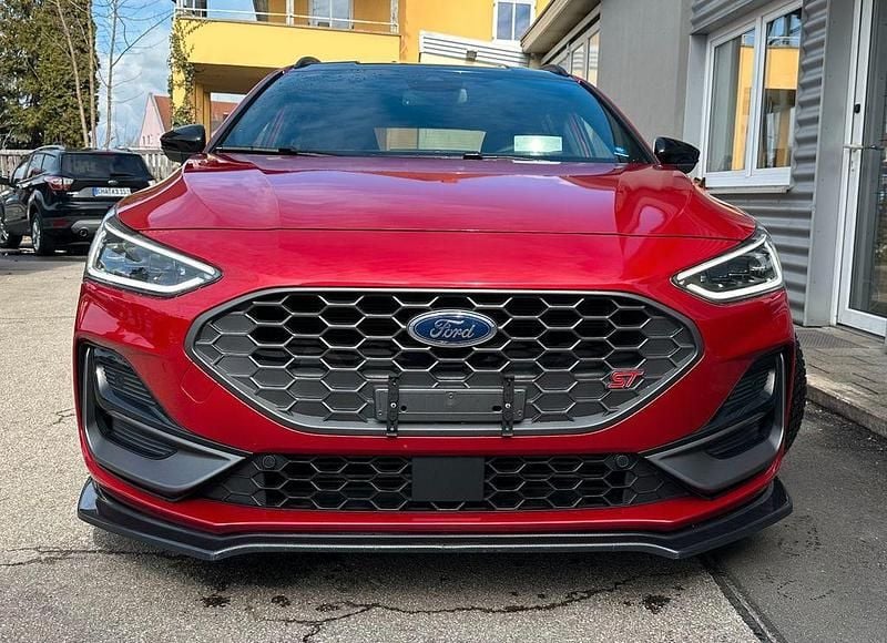 Gebraucht Ford Focus ST 280 PS (205 kW) 2023 Rot Limousine