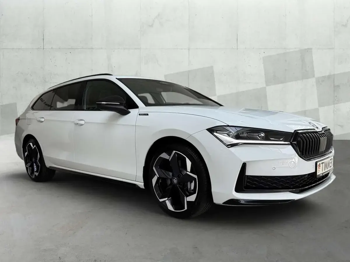 Neu Skoda Superb SportLine 193 PS (141 kW) 2026 Weiß Kombi