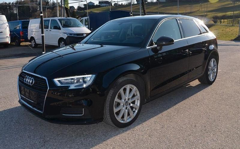 Gebraucht Audi A3 Sport 116 PS (85 kW) 2017 Schwarz Limousine