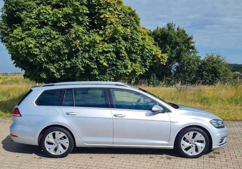 Silber Gebraucht 2018 VW Golf VII Highline Kombi | 16.875 € (Fairer Preis) - Bild 1/4