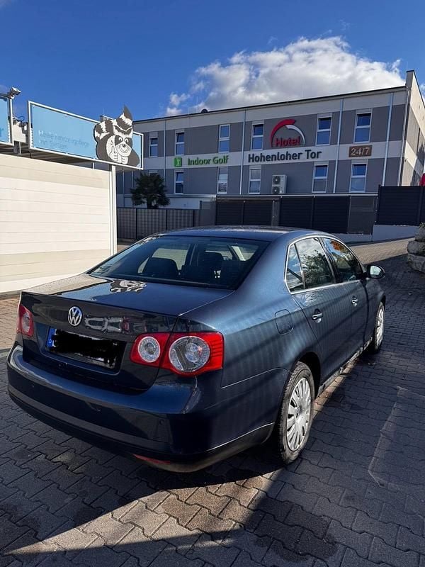 Gebraucht VW Jetta 140 PS (102 kW) 2010 Blau Limousine