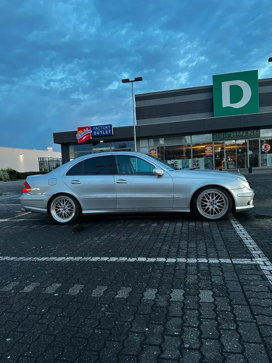 Gebraucht Mercedes E500 306 PS (225 kW) 2003 Silber Limousine