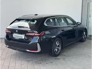 Gebraucht BMW 520 197 PS (144 kW) 2025 Schwarz (saphirschwarz metallic) Kombi