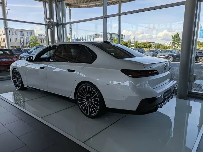 Neu BMW 740 M Sport 299 PS (219 kW) 2026 Weiß Limousine