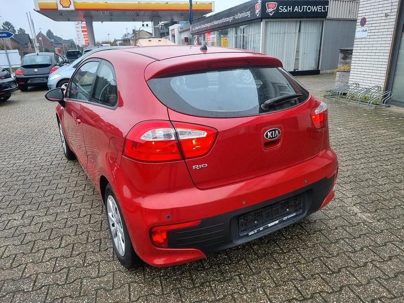 Gebraucht Kia Rio 82 PS (60 kW) 2016 Rot Kleinwagen