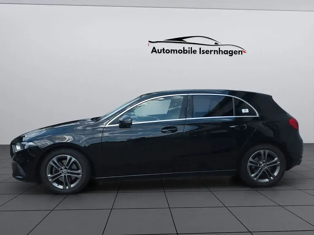 Gebraucht Mercedes A200 163 PS (119 kW) 2018 Kosmosschwarz Limousine