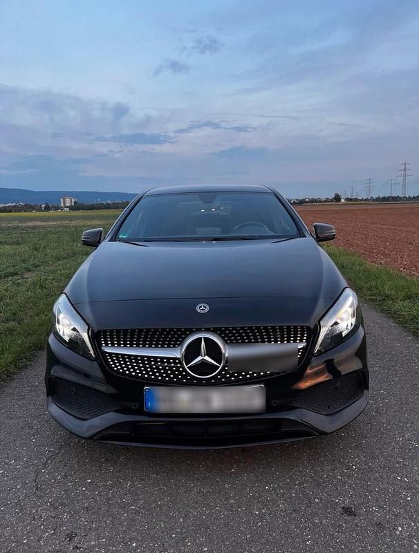 Gebraucht Mercedes A220 AMG line 190 PS (139 kW) 2018 Schwarz Limousine